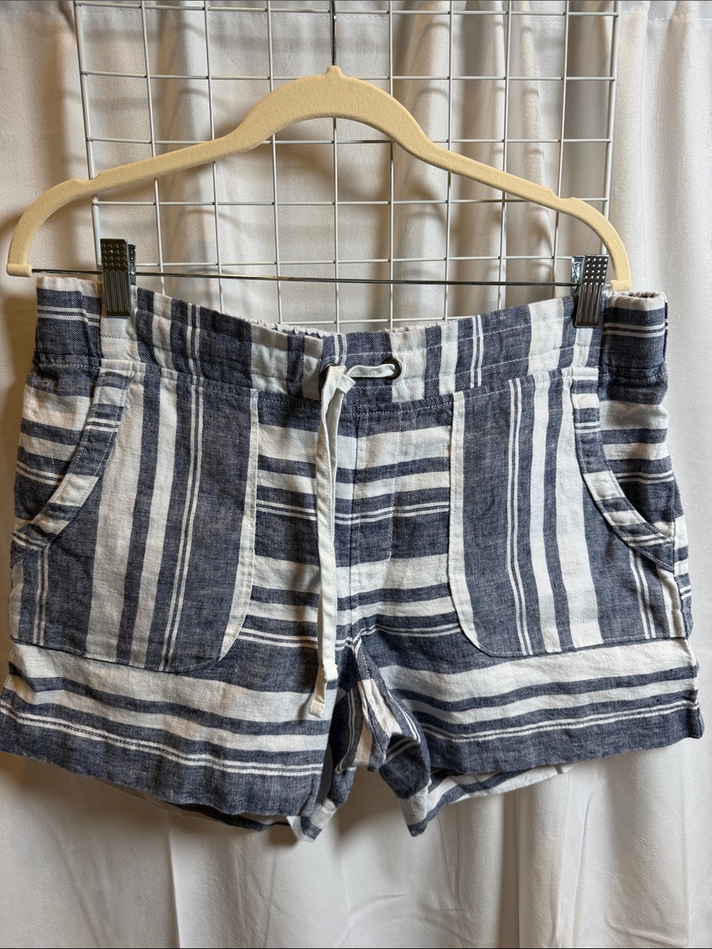 Athleta linen Drawstring Women’s Shorts - Blue & White